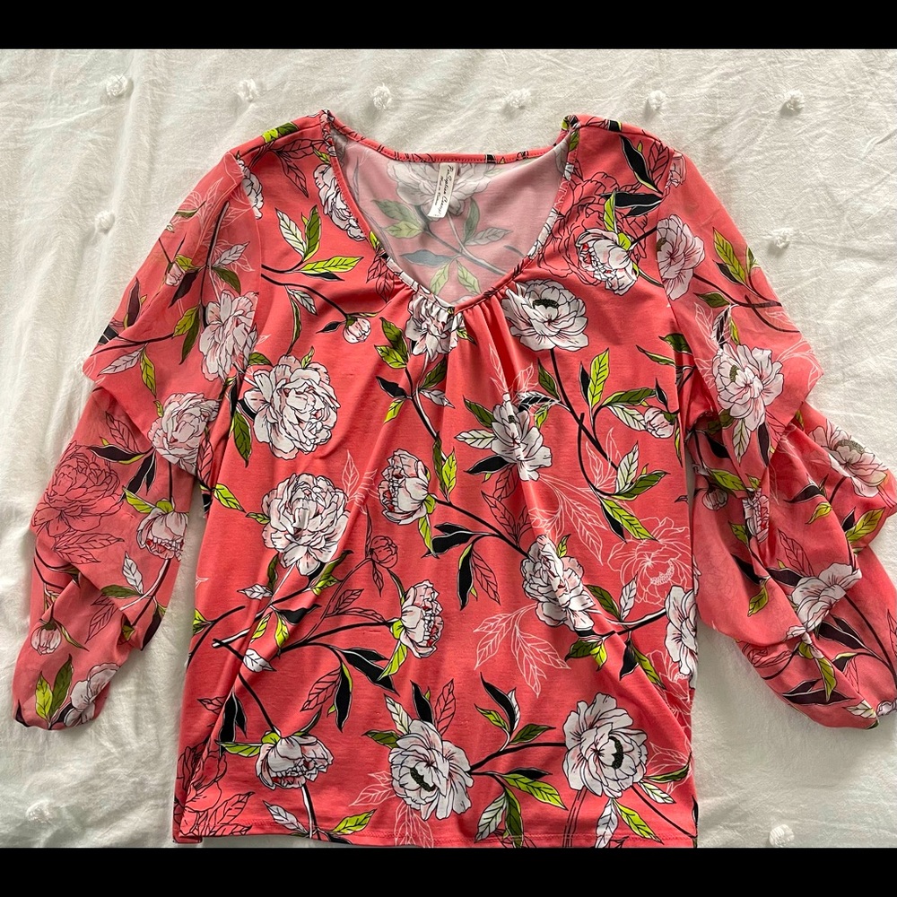 Gently worn midsleeve blouse